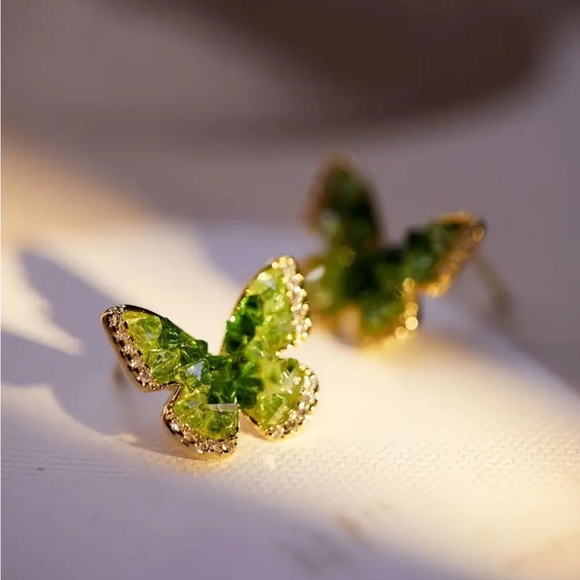 Green Gradient Synthetic Crystal Butterfly Stud Earrings - Picture 2 of 5